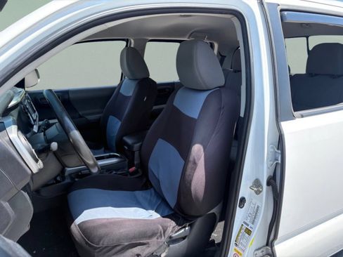 Used 2018 Toyota Tacoma SR5 RWD image 22