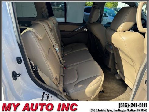 Used 2011 Nissan Pathfinder Silver AWD/4WD image 29