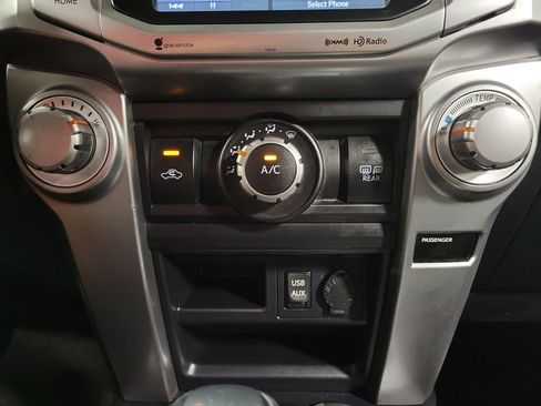 Used 2018 Toyota 4Runner SR5 AWD/4WD image 19