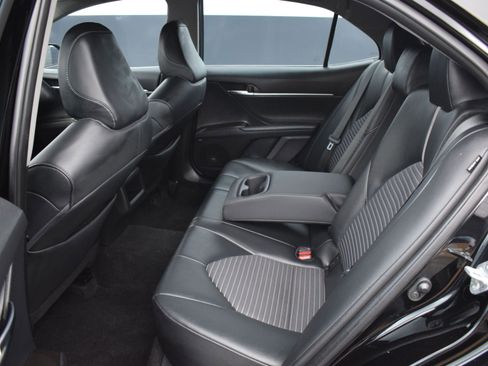 Used 2023 Toyota Camry SE image 12