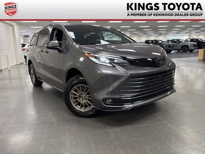 Used 2022 Toyota Sienna Platinum