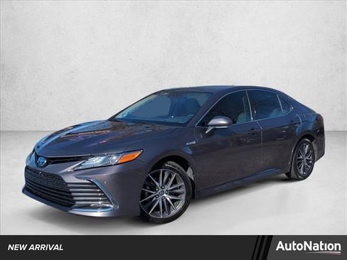 Used 2021 Toyota Camry XLE image 1