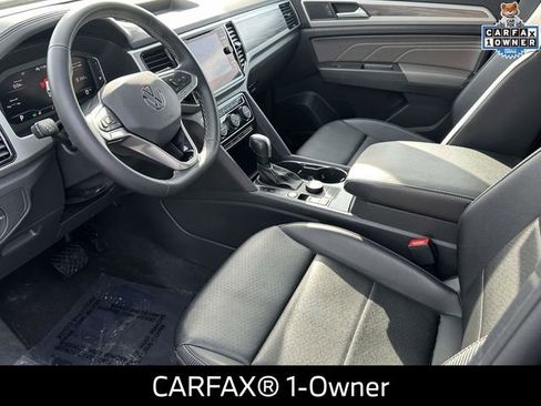 Used 2022 Volkswagen Atlas Cross Sport SE image 2