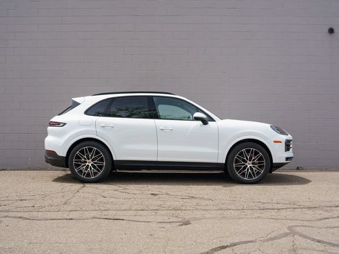 Certified 2026 Porsche Cayenne AWD/4WD image 8