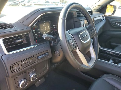 Used 2024 GMC Yukon XL Denali image 15