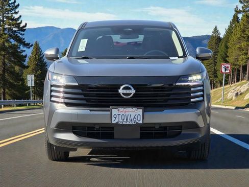 Used 2025 Nissan Kicks SV image 3