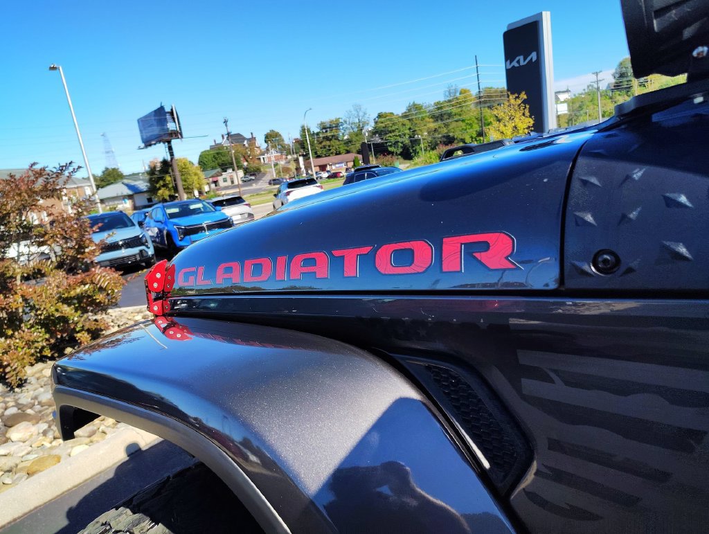 Used 2021 Jeep Gladiator Sport AWD/4WD image 7