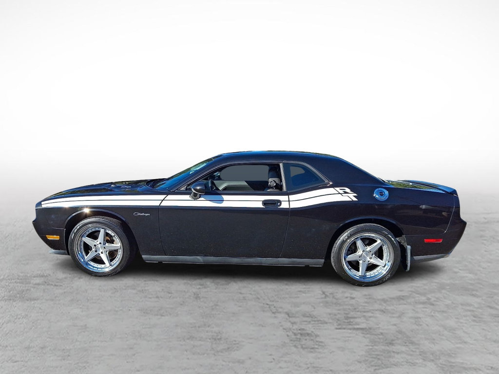 Used 2010 Dodge Challenger R/T RWD image 2