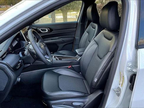 New 2026 Jeep Compass Latitude image 9