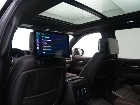 Used 2025 GMC Yukon Denali Ultimate w/ LPO, Floor Liner Package AWD/4WD image 19