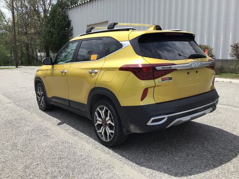 Used 2022 Kia Seltos SX w/ Sunroof Package AWD/4WD image 6