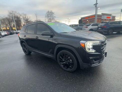 Used 2023 GMC Terrain SLE w/ Driver Convenience Package image 2