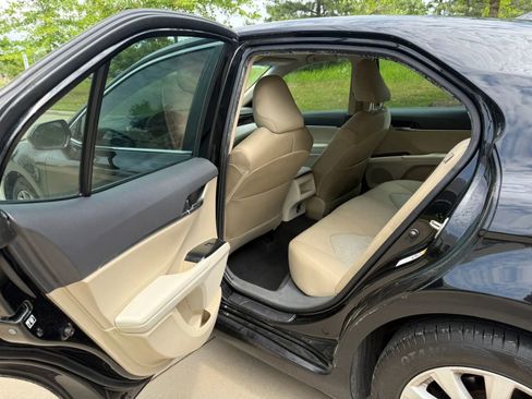 Used 2019 Toyota Camry LE FWD image 8