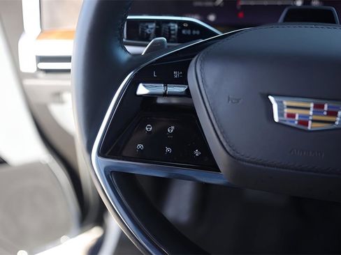 Certified 2025 Cadillac Escalade ESV Premium Luxury Platinum image 15