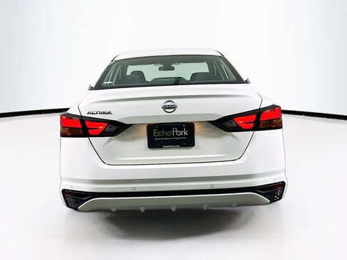 Used 2025 Nissan Altima 2.5 SV FWD image 7