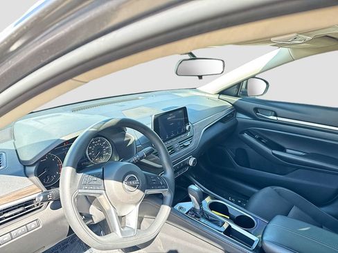 Used 2023 Nissan Altima 2.5 SV FWD image 9