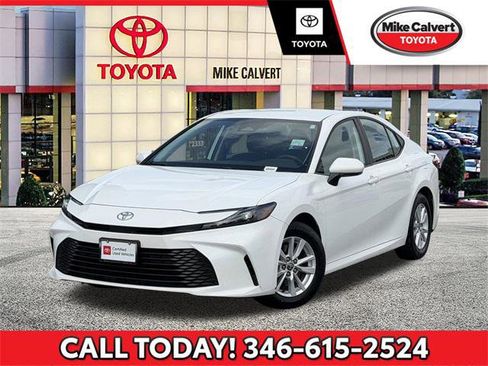 Certified 2025 Toyota Camry LE image 1