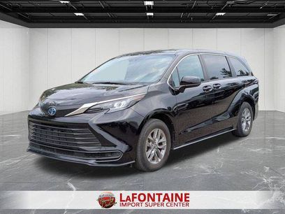 Certified 2025 Toyota Sienna LE