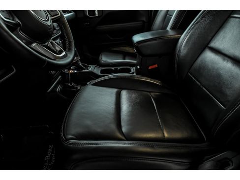 Used 2019 Jeep Wrangler Unlimited Sahara AWD/4WD image 11