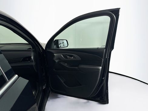 Used 2023 Chevrolet Traverse LT image 35