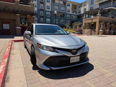Used 2019 Toyota Camry LE w/ Carpet Mat Package FWD image 9