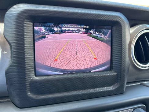 Used 2021 Jeep Wrangler Unlimited Sahara AWD/4WD image 17