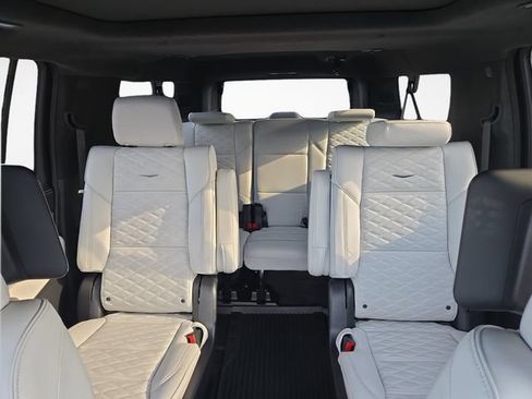 Used 2026 Cadillac Escalade ESV Platinum Sport w/ LPO, Floor Liner Package AWD/4WD image 31