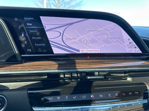 Used 2023 Cadillac Escalade ESV Premium Luxury image 25