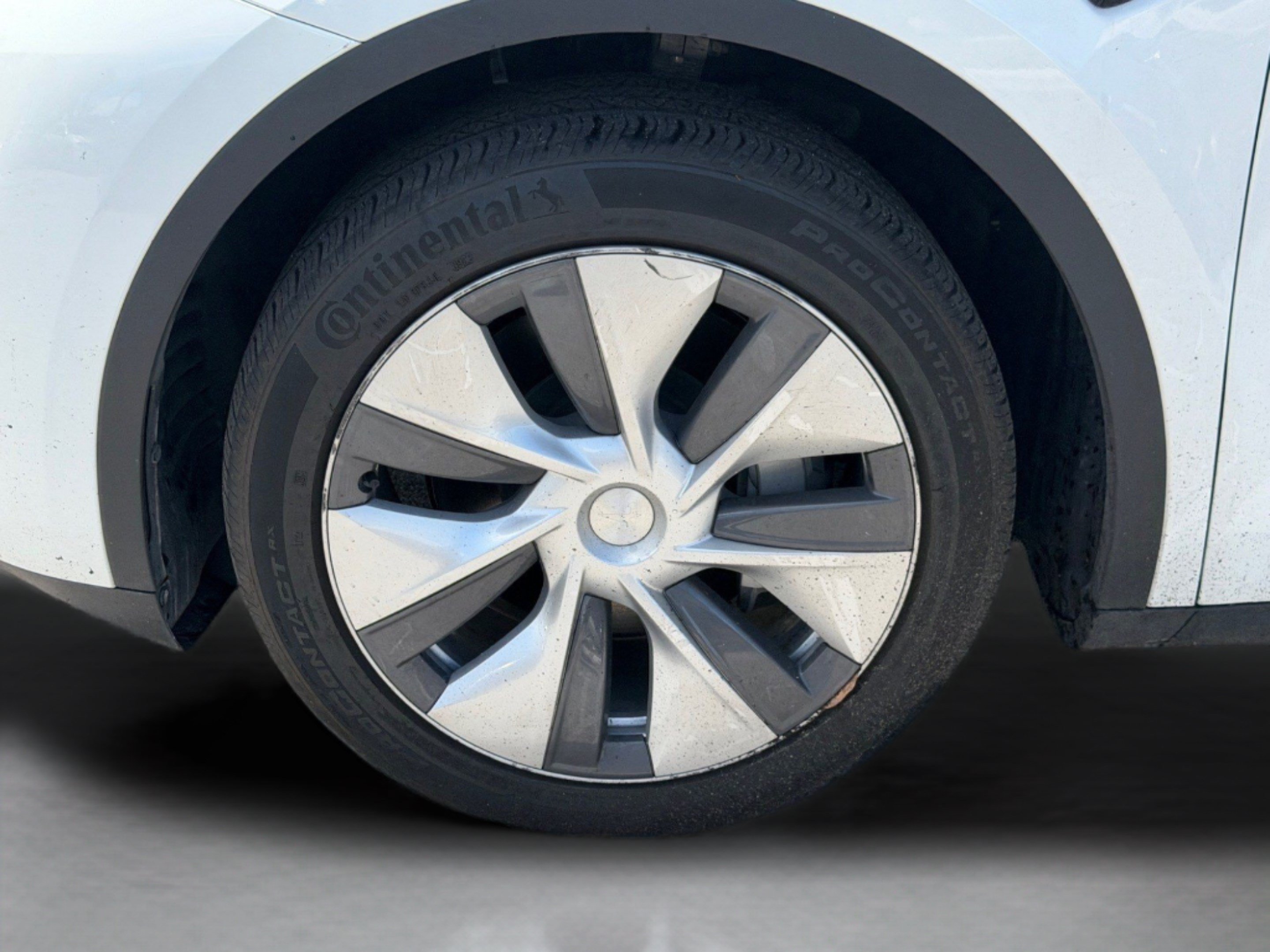 Used 2023 Tesla Model Y 2WD image 24