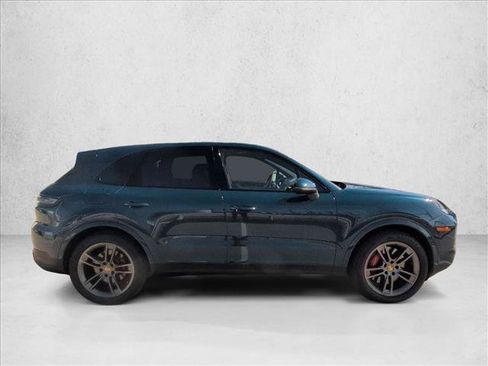 Used 2024 Porsche Cayenne S AWD/4WD image 4