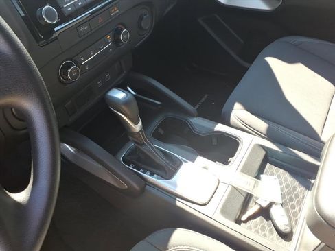 Used 2024 Nissan Frontier SV image 19