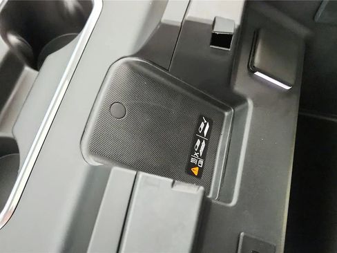 Used 2024 Chevrolet Silverado 2500 High Country w/ High Country Premium Package image 39