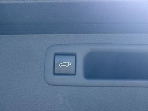 Used 2022 Toyota Highlander XLE AWD/4WD image 35