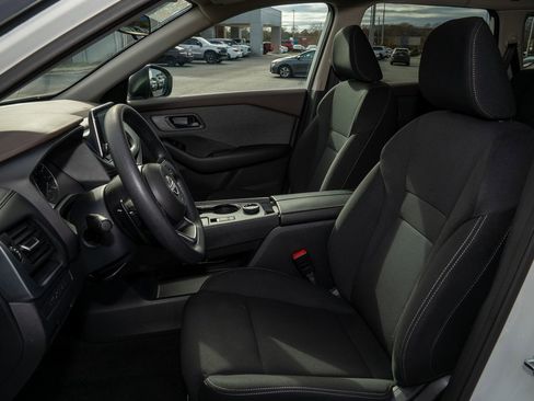 Used 2023 Nissan Rogue S image 9