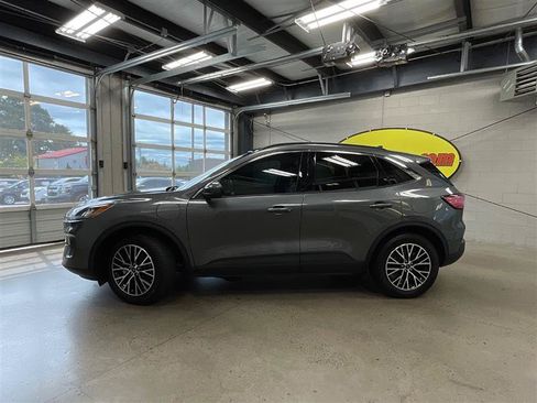 Used 2022 Ford Escape SEL w/ Technology Package FWD image 2