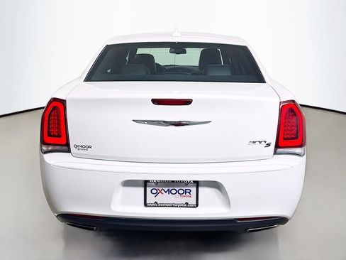 Used 2019 Chrysler 300 S RWD image 6