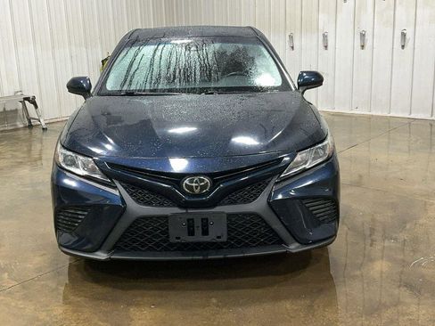 Used 2018 Toyota Camry SE image 2