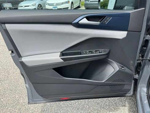 Certified 2023 Volkswagen Taos SE w/ Panoramic Sunroof Package FWD image 33