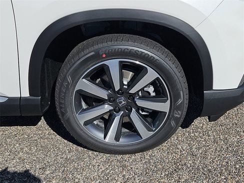 New 2025 Honda Pilot Touring image 3