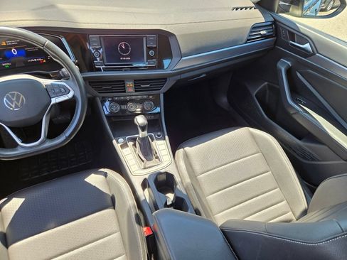 Used 2024 Volkswagen Jetta SE FWD image 16