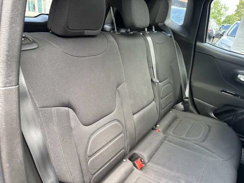 Used 2020 Jeep Renegade Latitude w/ UConnect 8.4 Nav Group AWD/4WD image 13