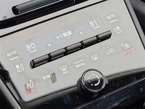 Used 2024 Porsche Cayenne Coupe image 18