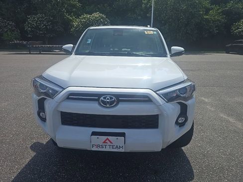 Used 2022 Toyota 4Runner SR5 Premium w/ Moonroof Package AWD/4WD image 2