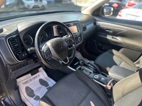 Used 2017 Mitsubishi Outlander ES image 22