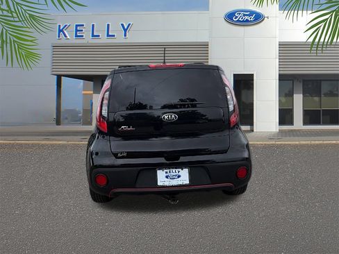 Used 2018 Kia Soul FWD image 4