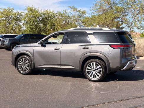 Certified 2025 Nissan Pathfinder SV AWD/4WD image 4