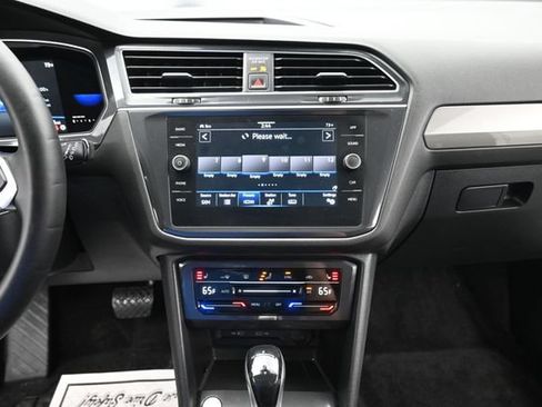 Used 2022 Volkswagen Tiguan SE w/ Panoramic Sunroof Package AWD/4WD image 19