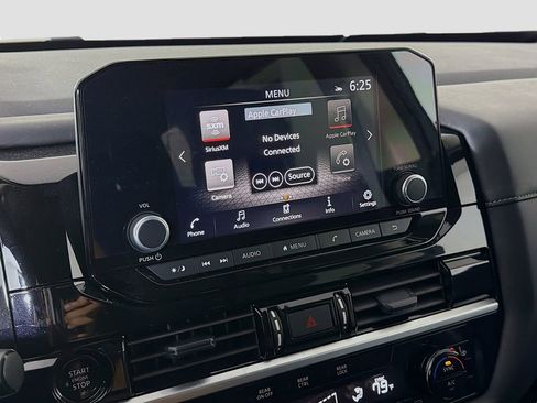 Used 2025 Nissan Pathfinder SV image 16