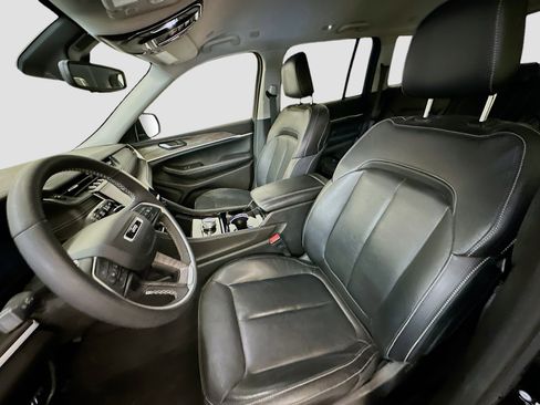 Used 2023 Jeep Grand Cherokee Limited w/ Black Appearance Package image 13