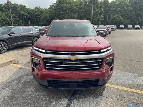 Certified 2025 Chevrolet Traverse LT w/ Driver Confidence Package FWD image 9